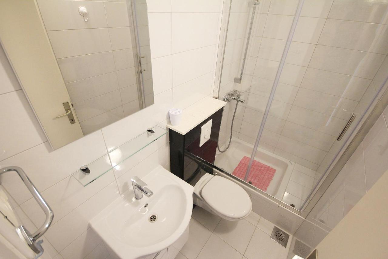 Apartments Vekic Макарска Екстериор снимка